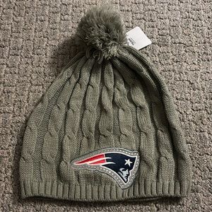 New Patriots PomPom Beanie. Grey.